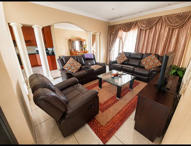 3 BEDROOM HOUSE FOR SALE IN VANDERBIJLPARK SW 5